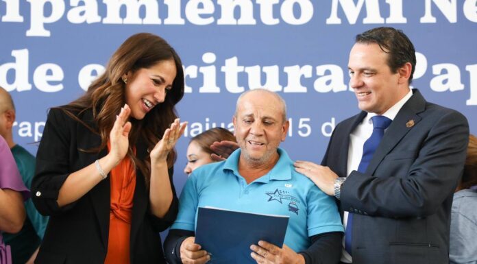 Entrega gobernadora apoyos a comerciantes y escrituras en Irapuato