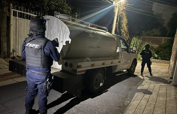 Policía Estatal asegura pipa con 5 mil litros de huachicol en Pénjamo
