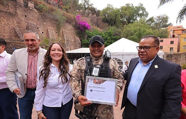 Celebra Samantha Smith 198 aniversario de policía capitalina