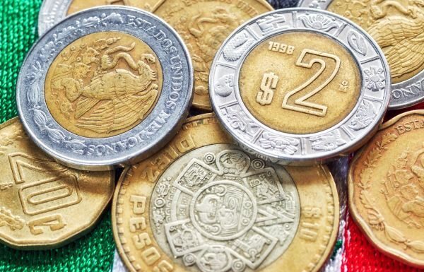 Peso registra una leve recuperación frente al dólar