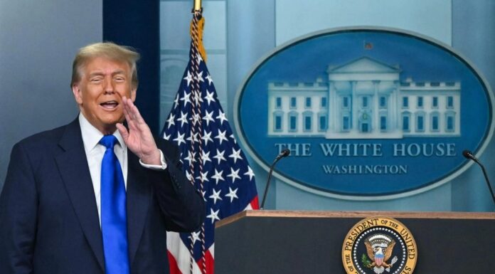 Corte permite a Trump eliminar ciudadanía a hijos de migrantes en EU