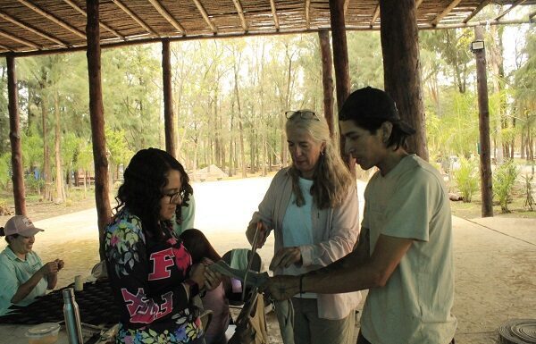 Experta en manejo animal, capacita a trabajadores del Zoo León