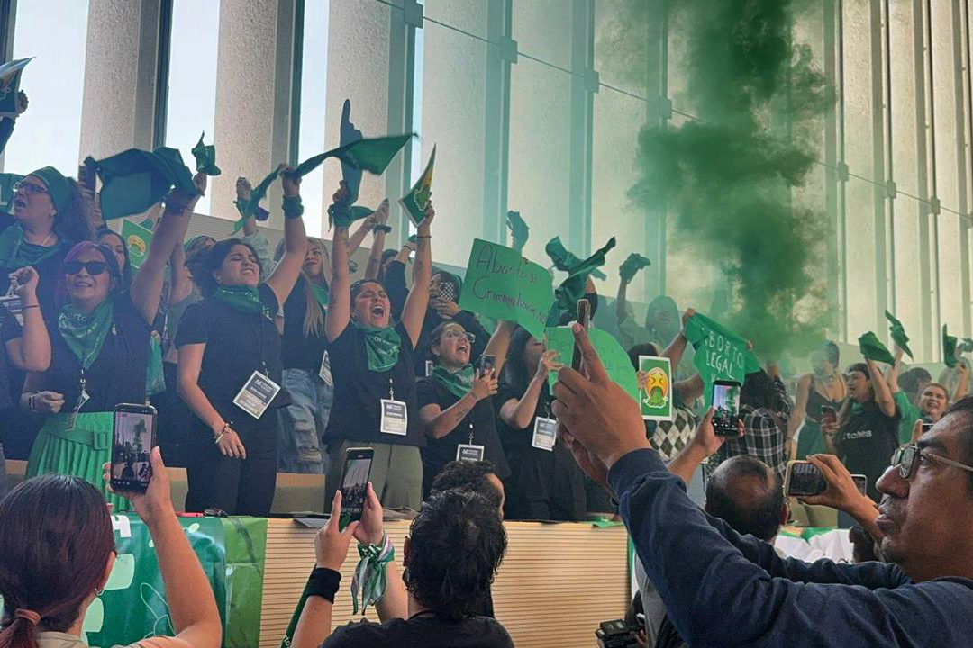 En el recinto legislativo, había presión para, por lo menos, sostener la votación en empate como la sesión pasada. Foto: René Funez