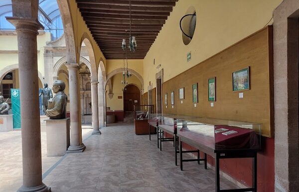 Firma León convenio con el Archivo General del Estado