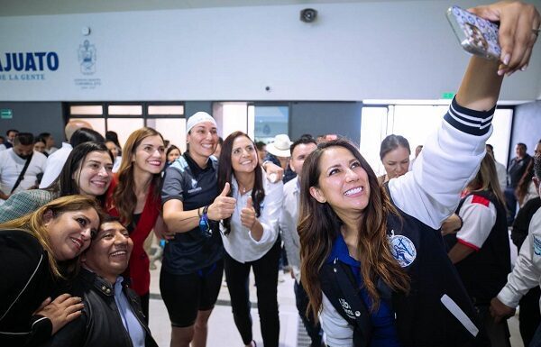 Encabeza Libia Dennise entrega de programas sociales en Coroneo