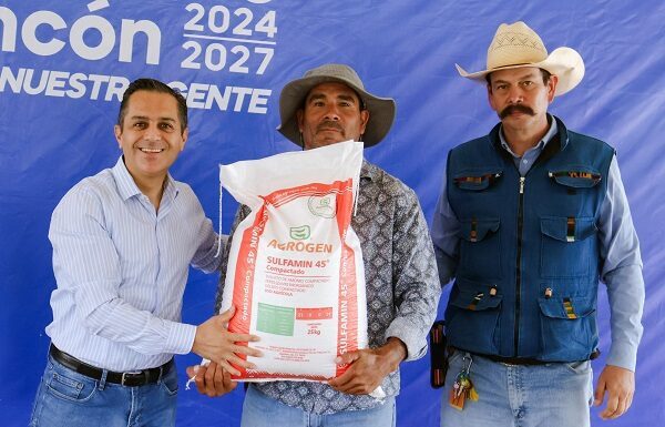 Entregan fertilizante a productores del campo en San Francisco del Rincón