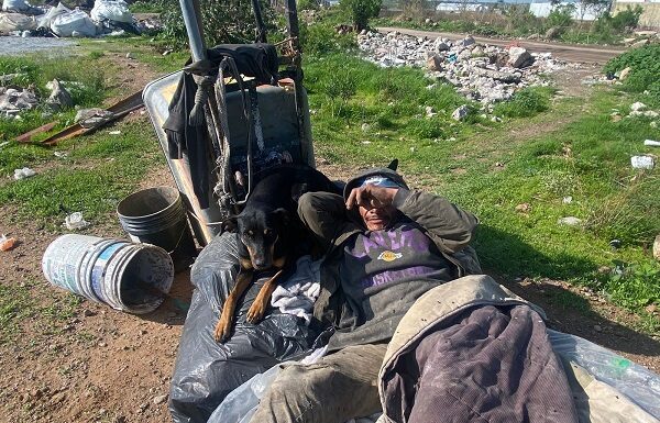 Guillermo, a 20 años de vivir en las calles, la lluvia lo dejó “sin nada”