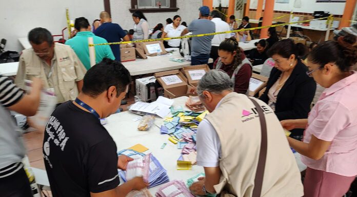 Regresan paquetes electorales a Consejos Distritales; inicia el cómputo de votos