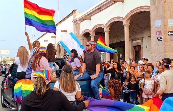 Silao se pinta de colores con la marcha Pride