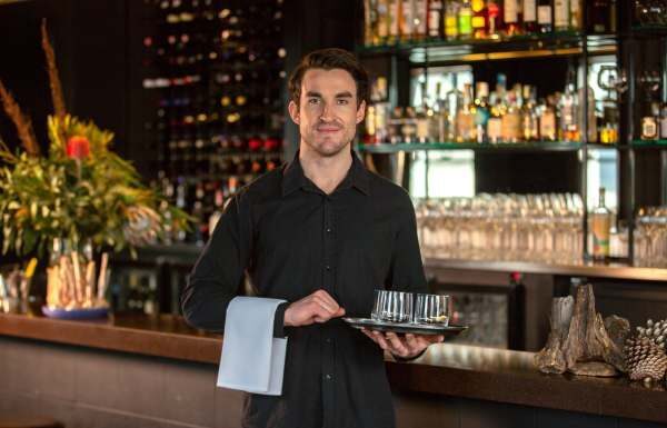 Restauranteros prevén contratar más personal ante Ley Silla