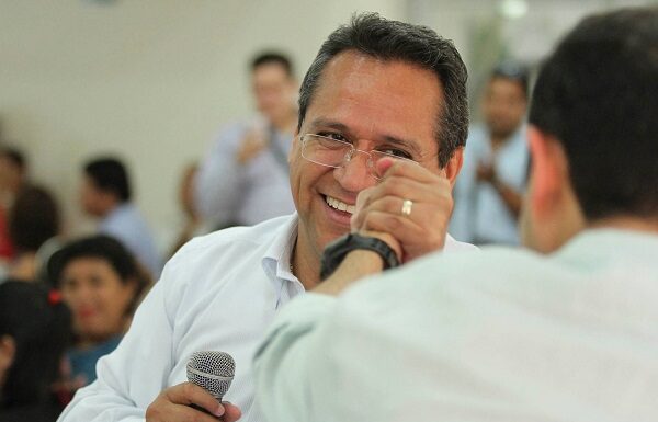 Antes que lo expulsen, renuncia Oliva al PAN; impulsa partido ligado a Donald Trump