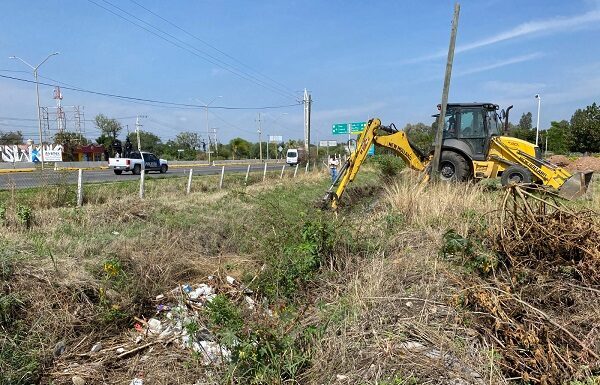 Realiza SAPAS trabajos de limpieza en arroyo del IMSS Realiza SAPAS trabajos de limpieza en arroyo del IMSS