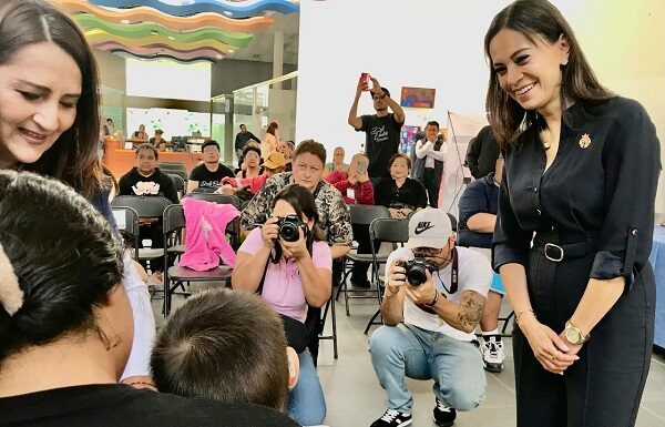 Niñas y niños guanajuatenses reciben aparatos auditivos