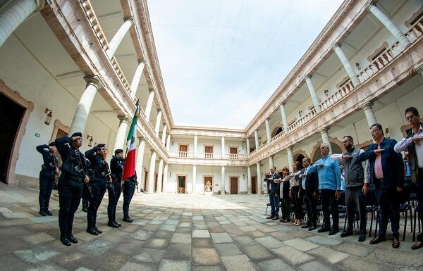 Comités vecinales hacen guardia de honor en renovación de Fuego Simbólico