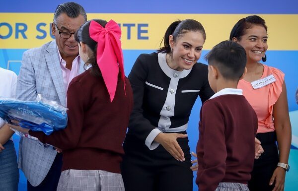 Acompaña León a estudiantes para alcanzar sus sueños