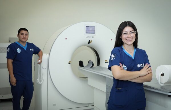 Inaugura Ale Gutiérrez el Hospital de Mascotas León 450