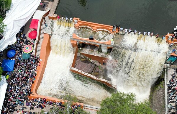 Se renueva la tradición y se abren las compuertas de la Presa de la Olla