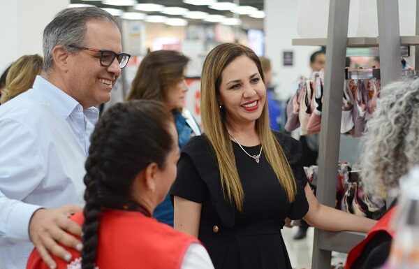 Abre tienda Del Sol en Silao; Melanie Murillo acude al “Grand Oppening”