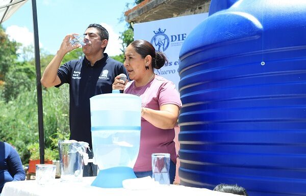 Entrega DIF estatal sistemas para captación de agua