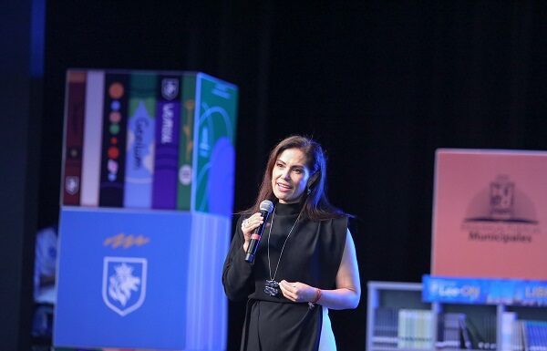 Promueve León becas para jovenes lectores