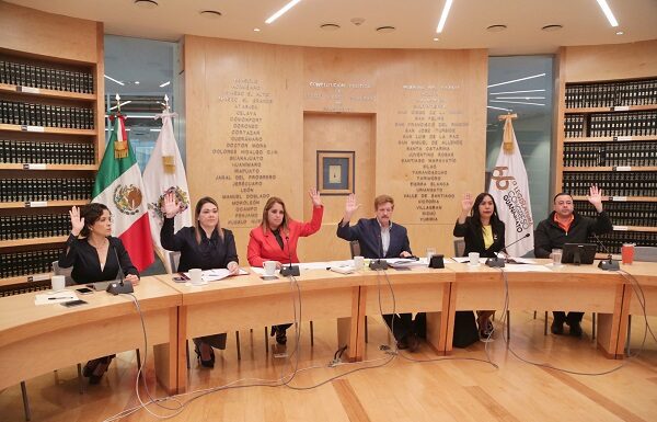 Aprueban dictámenes propuestos por diputados del PAN-PRD