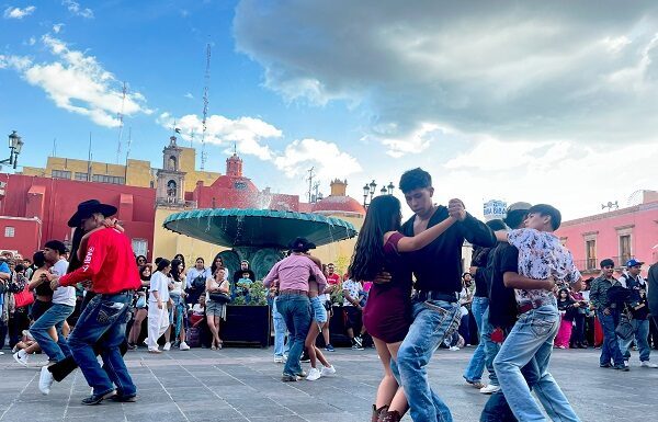 Huapalooza llena de ritmo Plaza de los Fundadores en León