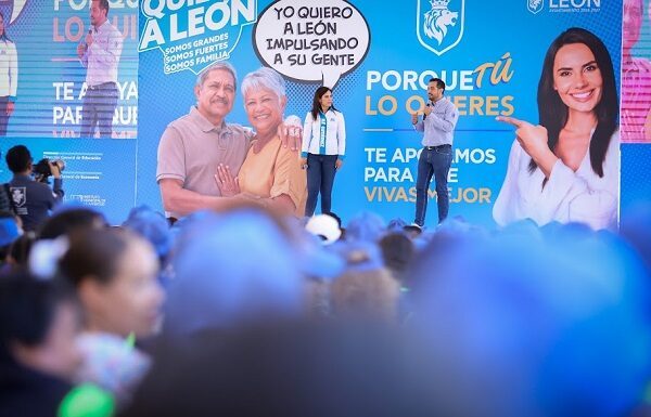 Ayúdate Ayudando, modelo social con rostro social en León