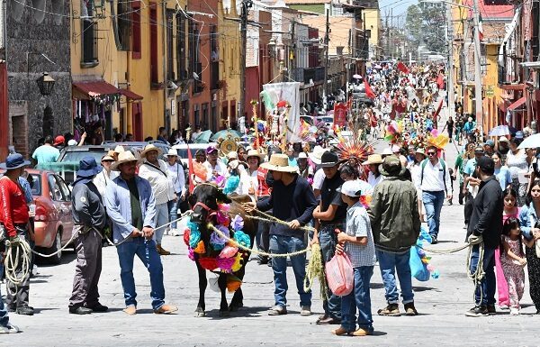 La Reseña, tradición centenaria que da inicio a fiestas patronales de SMA