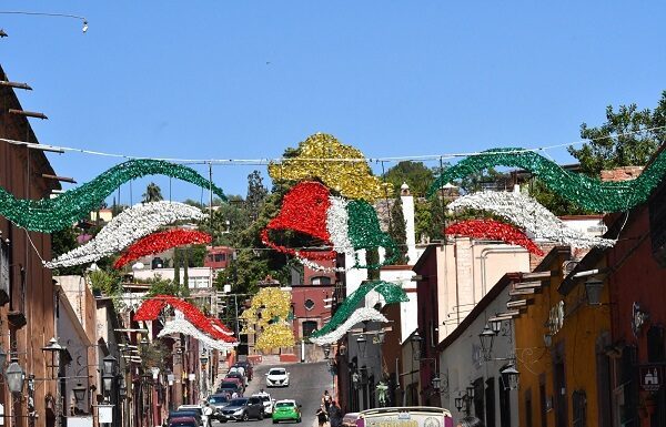 San Miguel de Allende ya luce los colores patrios