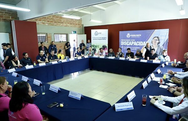 DIF Estatal y Secretaría de Derechos Humanos fortalecen atención a personas con discapacidad