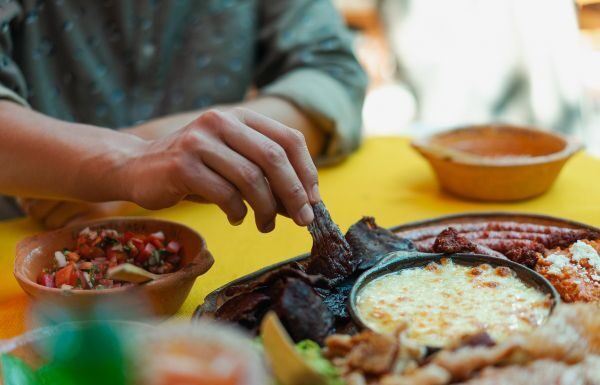 Mexicanos gastarán 71 % del salario mínimo mensual en Noche Patria