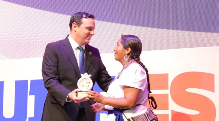 Gobierno de Guanajuato reconoce a mujeres