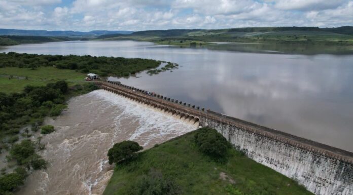 Se iniunda Jalpa de Cánovas por desbordamiento de presa