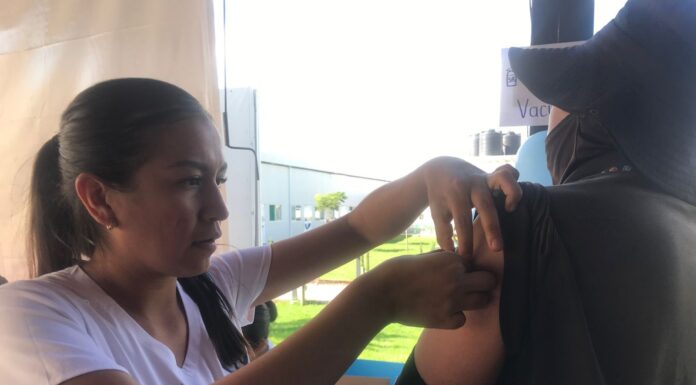 Aplica Gobierno de Guanajuato vacunas a migrantes indígenas en Silao