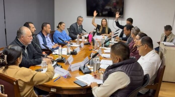 Por mayoría de votos, regidores aplazan Primer Informe de Melanie Murillo