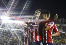 Chivas se lleva el clásico del fútbol y arrebata invicto al América