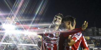 Chivas se lleva el clásico del fútbol y arrebata invicto al América