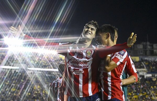 Chivas se lleva el clásico del fútbol y arrebata invicto al América