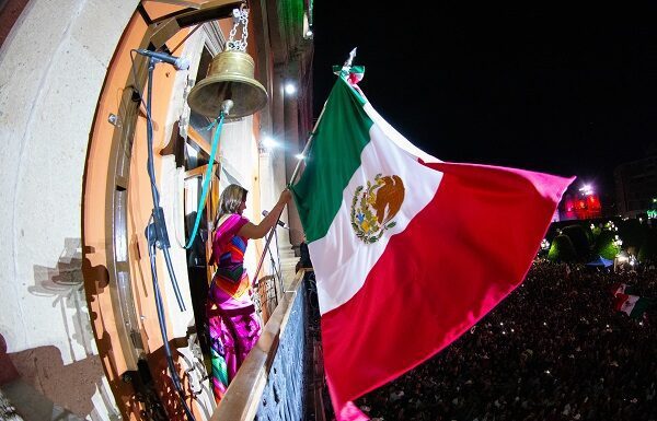 Ale Gutiérrez encabeza conmemoración de la Independencia Nacional