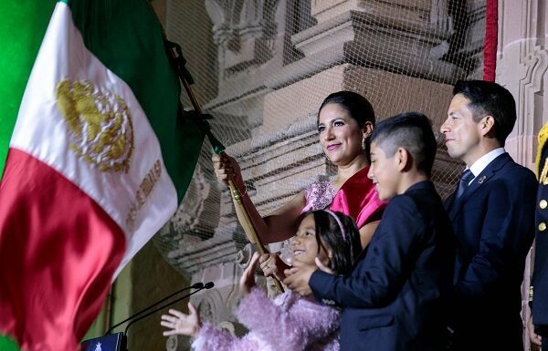 “¡Vivan las heroínas que nos dieron Patria y Libertad!”: Libia Dennise