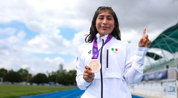 Luz Rocha es recibida como orgullo leonés