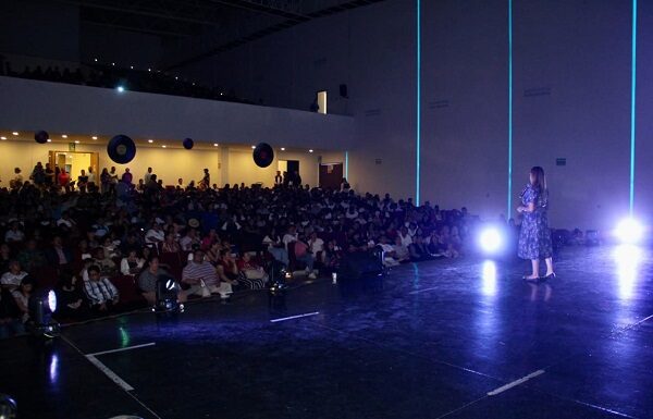Con lleno total se relanza el Teatro Silao de la Victoria