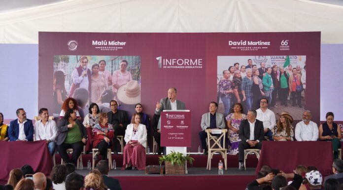 Presenta diputado David Martínez Informe Legislativo