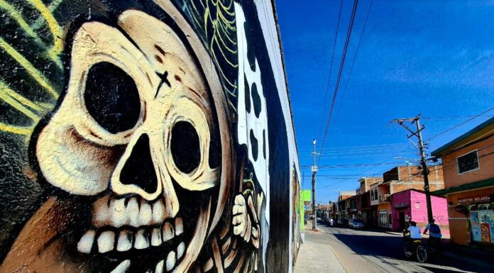 Rinden tributo a difuntos con murales en el Panteón de Silao