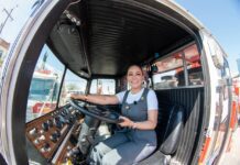 Encabeza Samantha Smith entrega de insumos a SIMUB