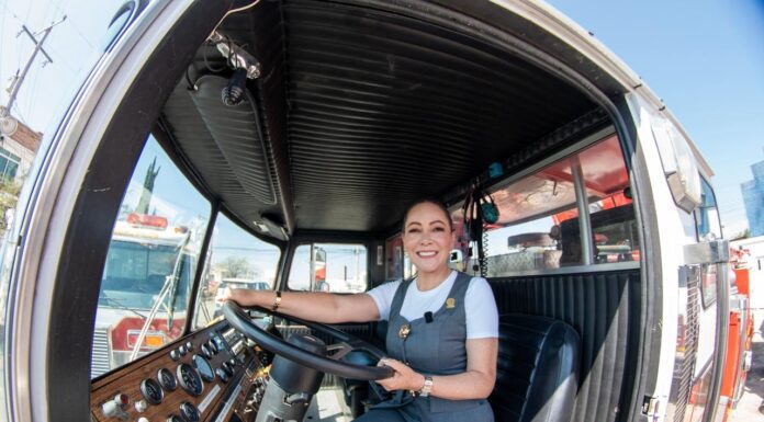 Encabeza Samantha Smith entrega de insumos a SIMUB