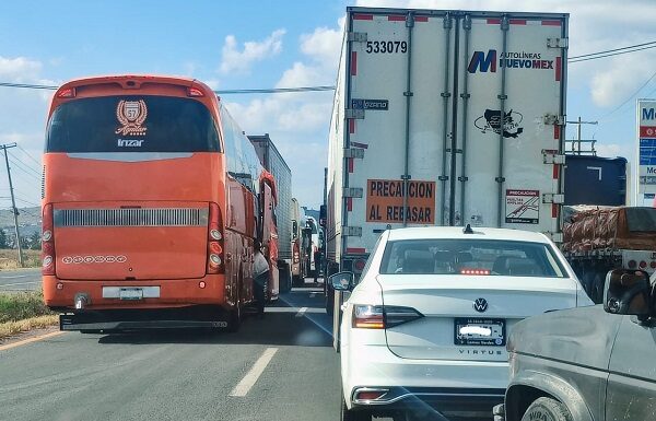 Bloqueos en Guanajuato paralizan sector automotriz