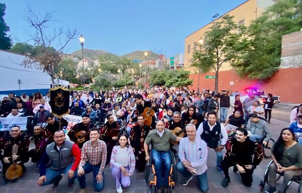 Todo un éxito callejoneada incluyente en Guanajuato
