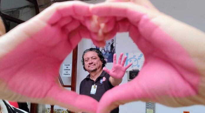 Secretaría de Salud en Salamanca realiza muro para concientizar sobre cáncer de mama