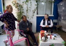 Director del DIF Estatal se reúne con vecinos de Romita